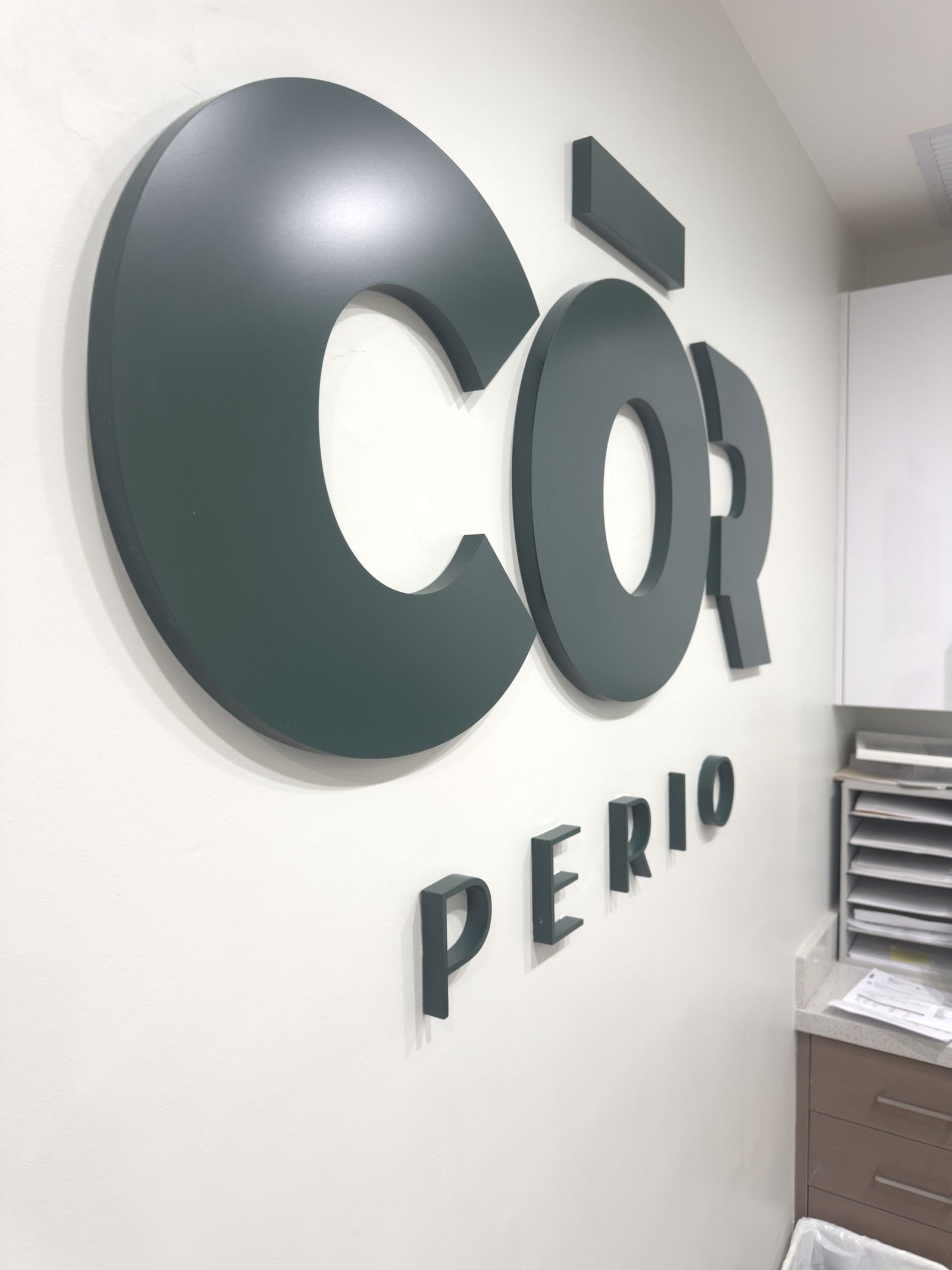 Dimensional gray logo letters for a periodontics clinic